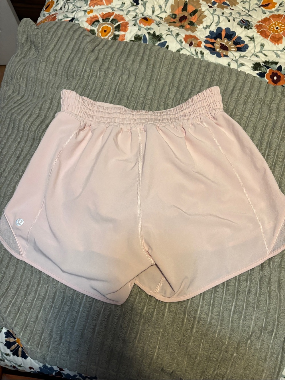 Lululemon hotty hot high rise 4 in shorts